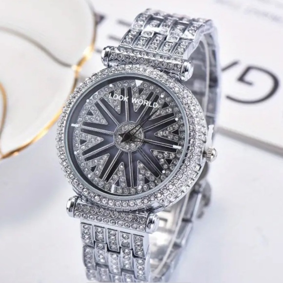 LOOKWORLD Women´s Watch with Sparkling Rhinestones...